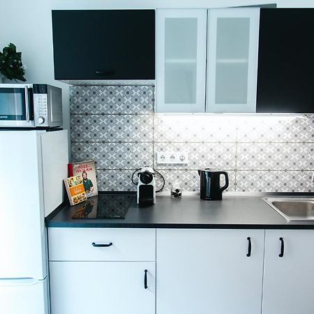 Black & White Apartment With A Gift Soft Panda Budapest Exterior foto