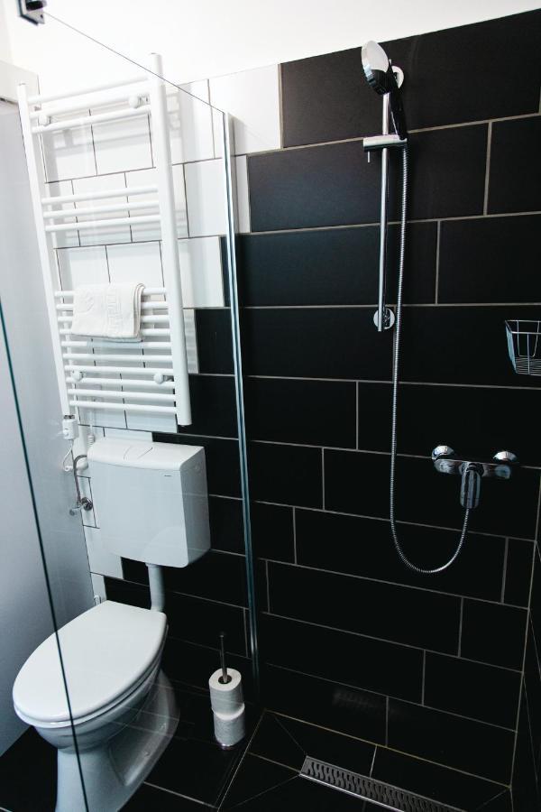 Black & White Apartment With A Gift Soft Panda Budapest Exterior foto
