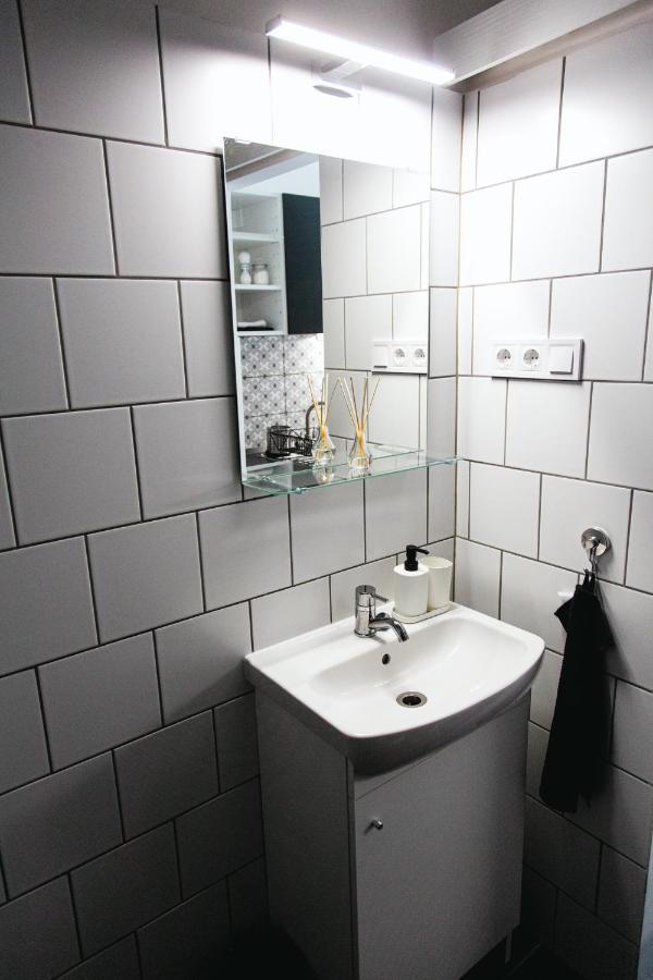 Black & White Apartment With A Gift Soft Panda Budapest Exterior foto